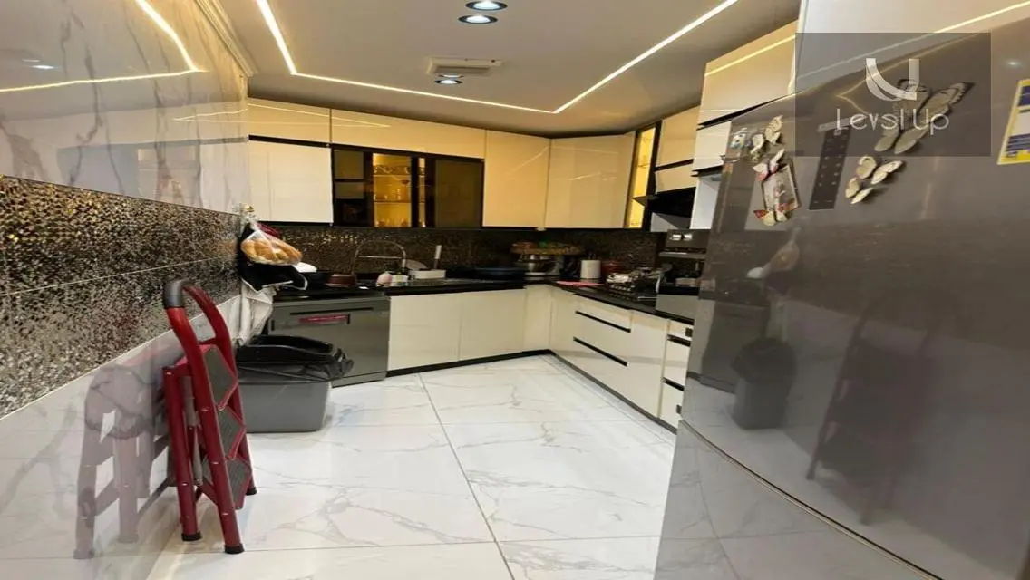 شقة فاخرة للبيع بإطلالة مميزة