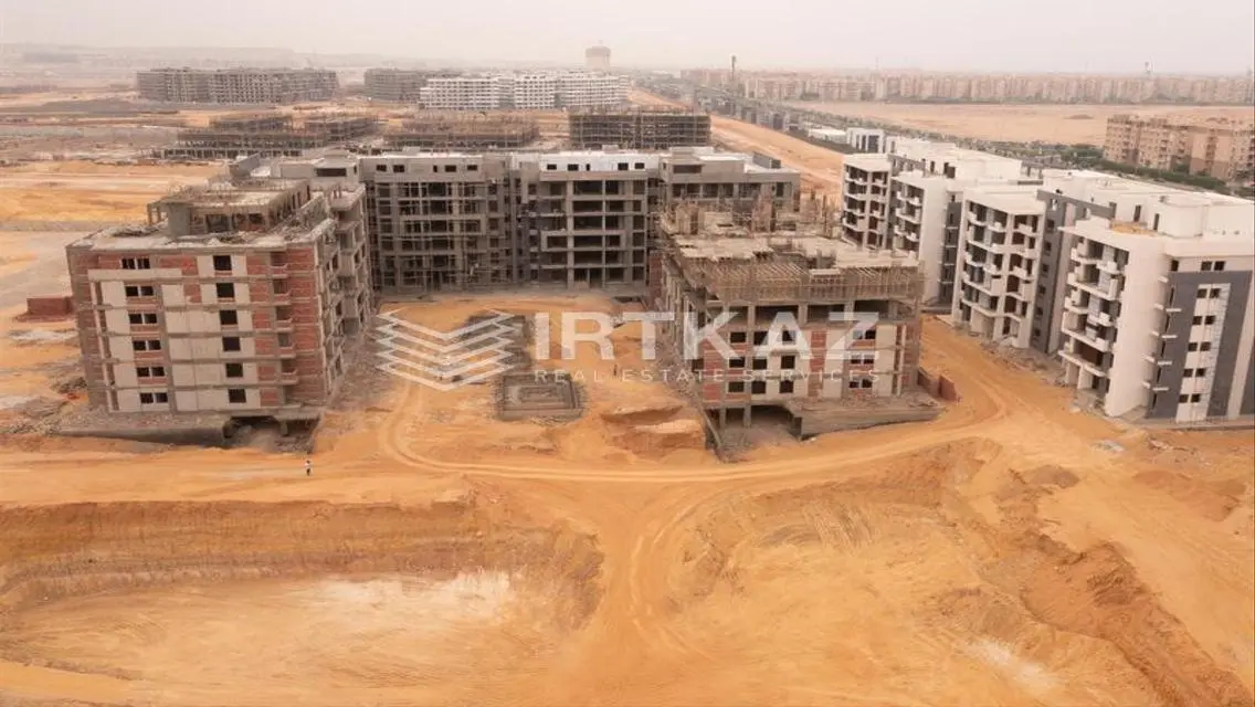 شقة فاخرة بمساحة واسعة للبيع