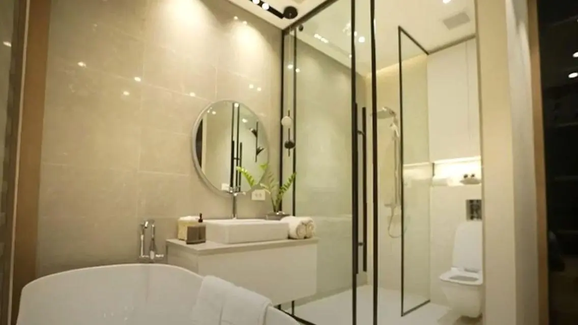 Luxury Apartment for Sale Overlooking Lakes