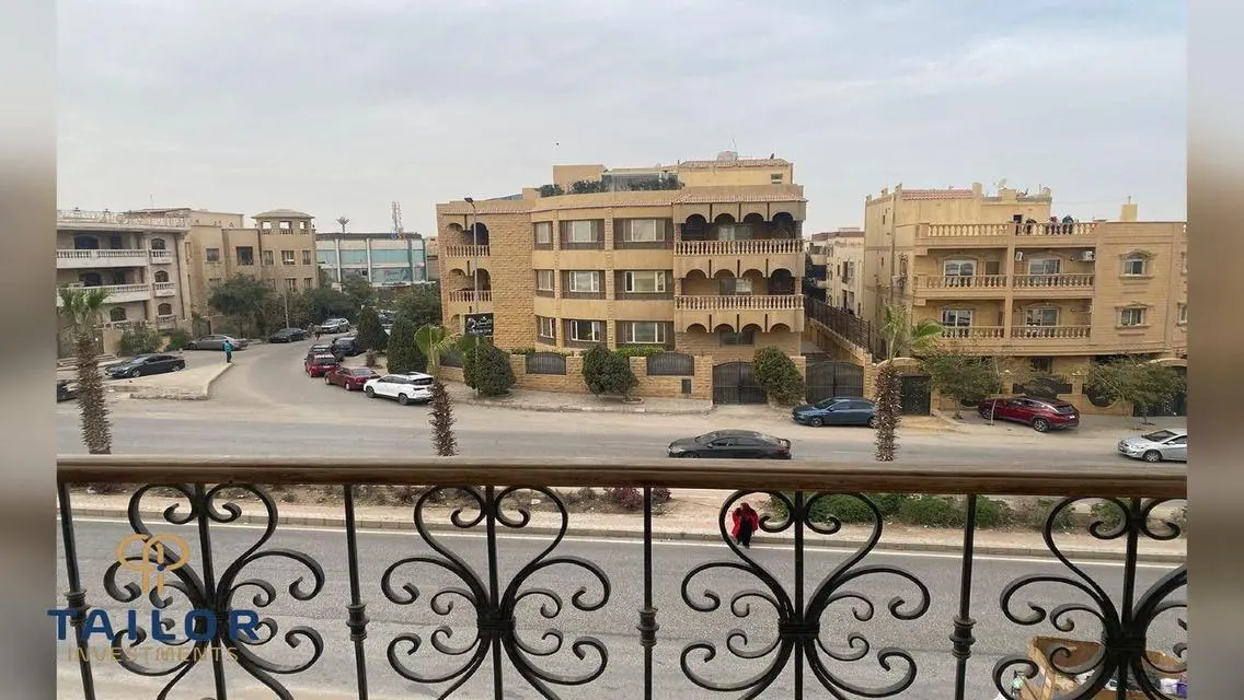شقة فاخرة بحديقة خاصة في موقع متميز