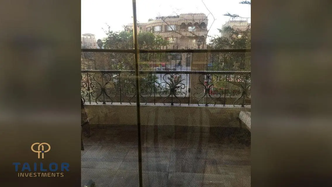 شقة فاخرة بحديقة خاصة في موقع متميز