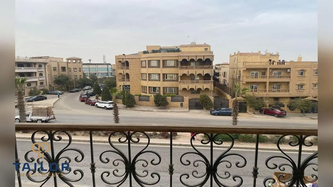 شقة فاخرة بحديقة خاصة في موقع متميز