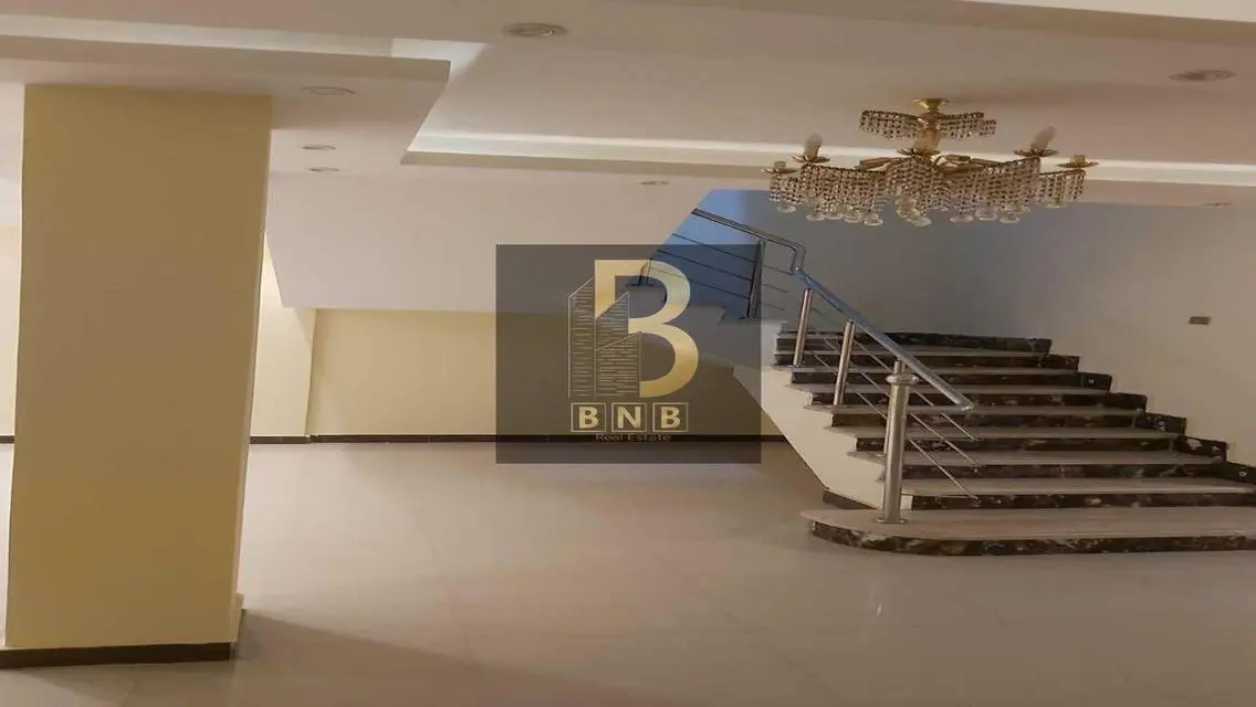 Luxurious 5-Bedroom Apartment with Private Garden and Lake View