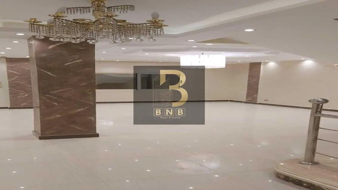 Luxurious 5-Bedroom Apartment with Private Garden and Lake View