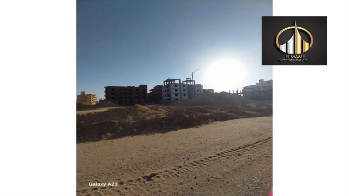 عقار فخم بمساحة شاسعة للبيع بسعر رائع