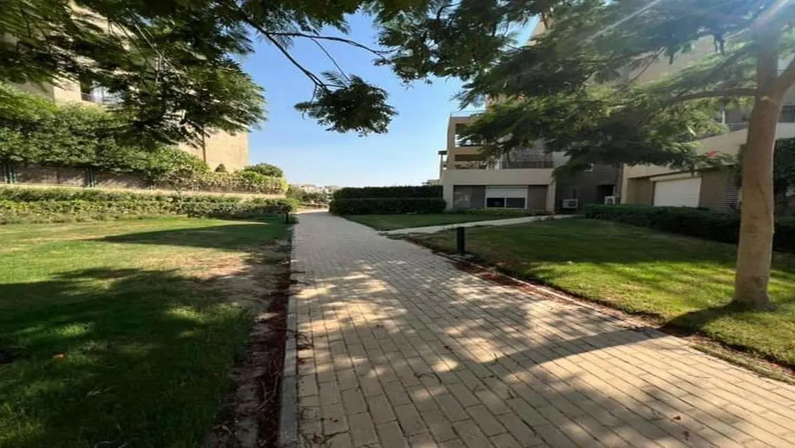 شقة فاخرة مطلة على بحيرات مع مجموعة متميزة من المرافق