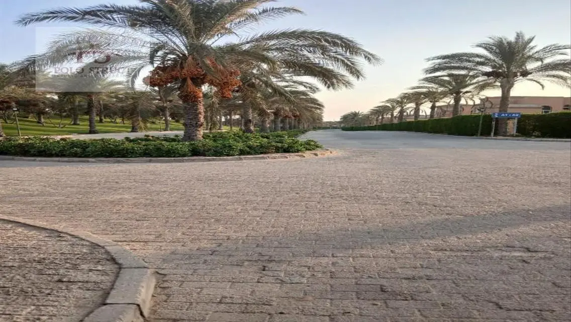 عقار فخم مع إطلالة رائعة ونمط حياة متميز