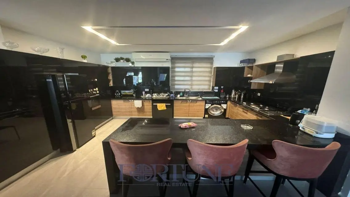 Property for Sale in VGK-185