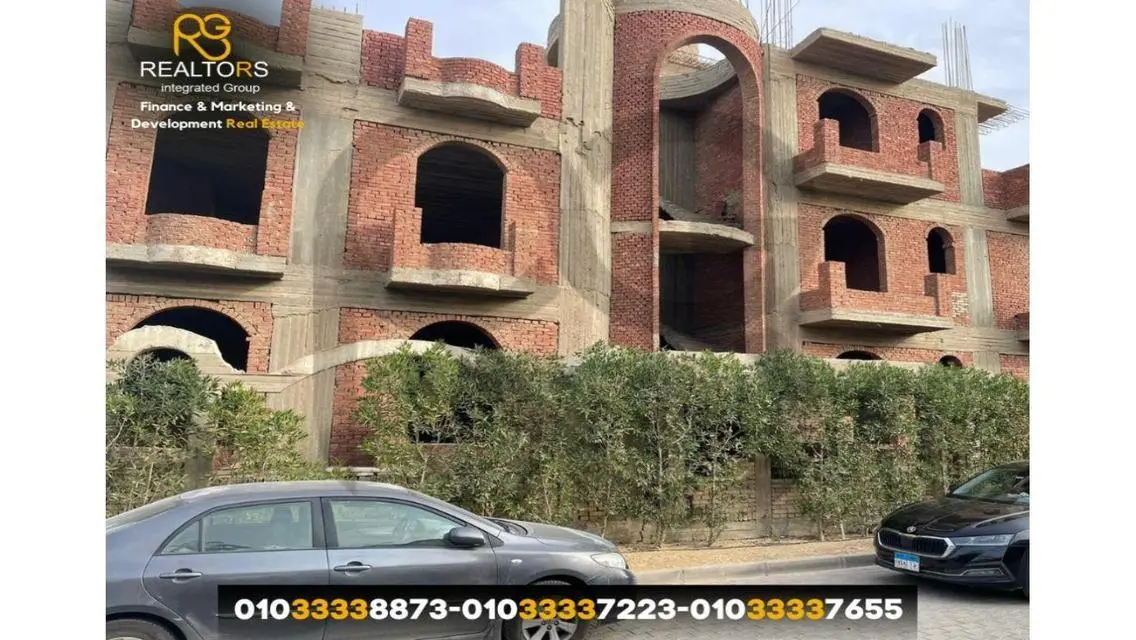 فيلا فاخرة بمساحة 800 متر في مجمع الحدائق