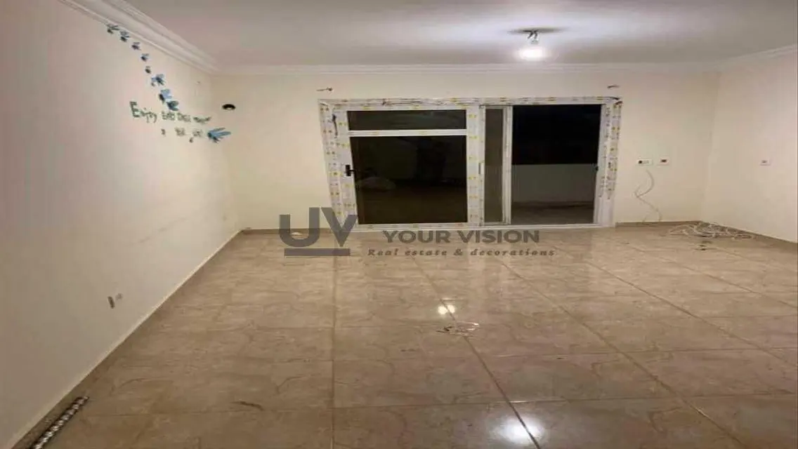 B11 Apartment for Sale with Cozy Balcony