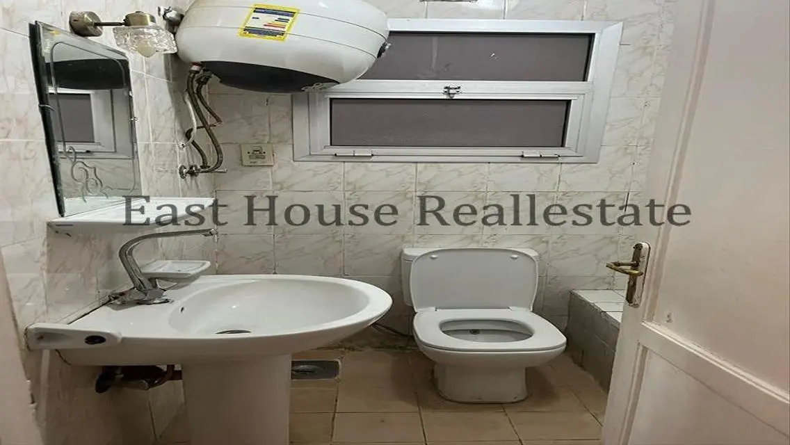 Luxurious Apartment with Spacious Layout in Prime Location