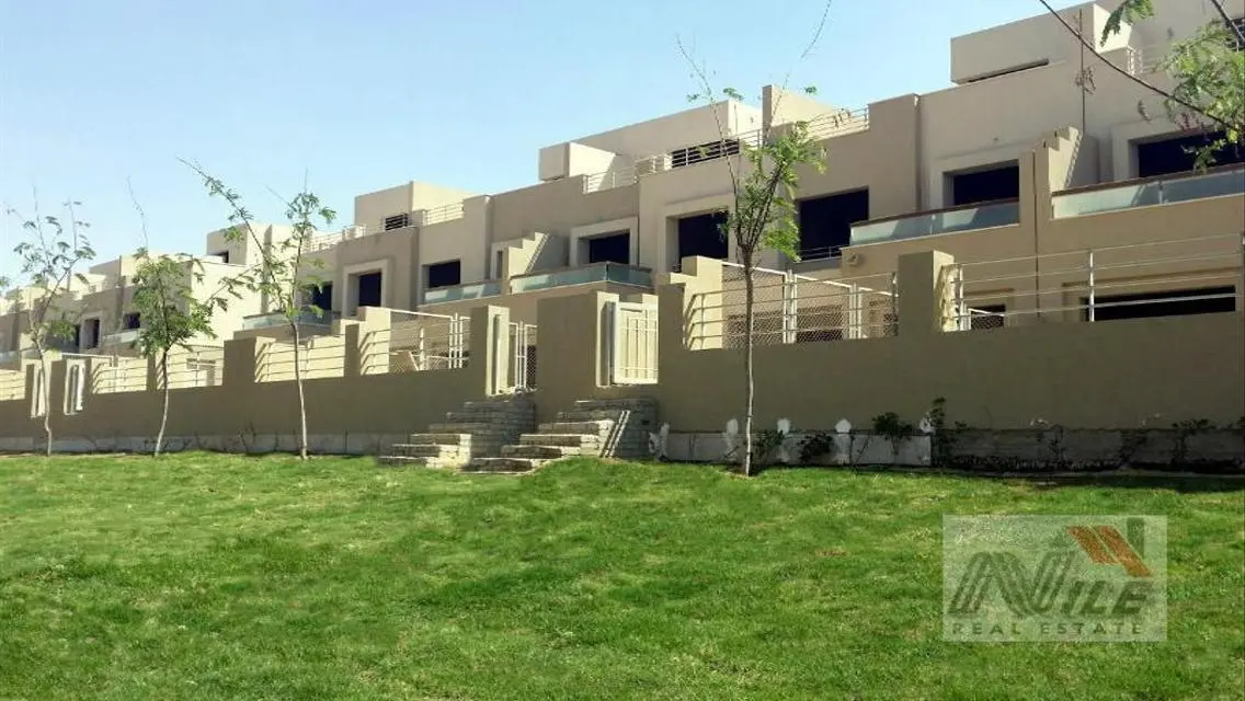 Luxury Palace for Sale with Expansive Space in the City Center