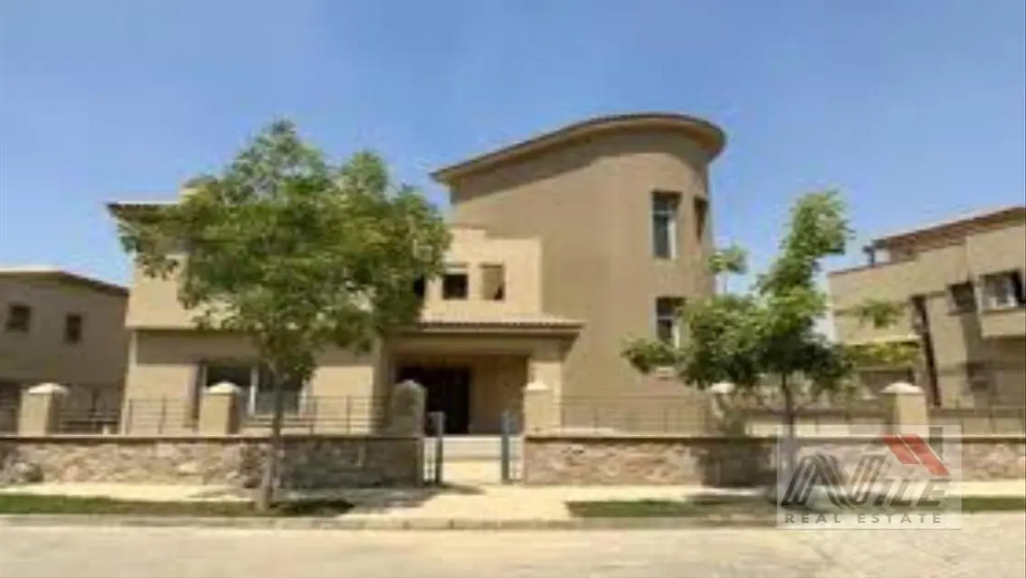 Luxury Palace for Sale with Expansive Space in the City Center
