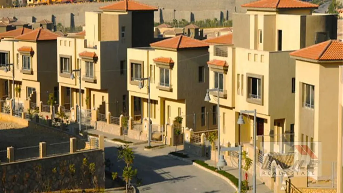 Luxury Palace for Sale with Expansive Space in the City Center
