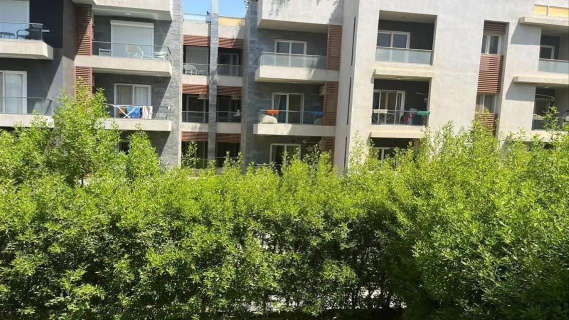 شقة فاخرة للإيجار بمساحة واسعة