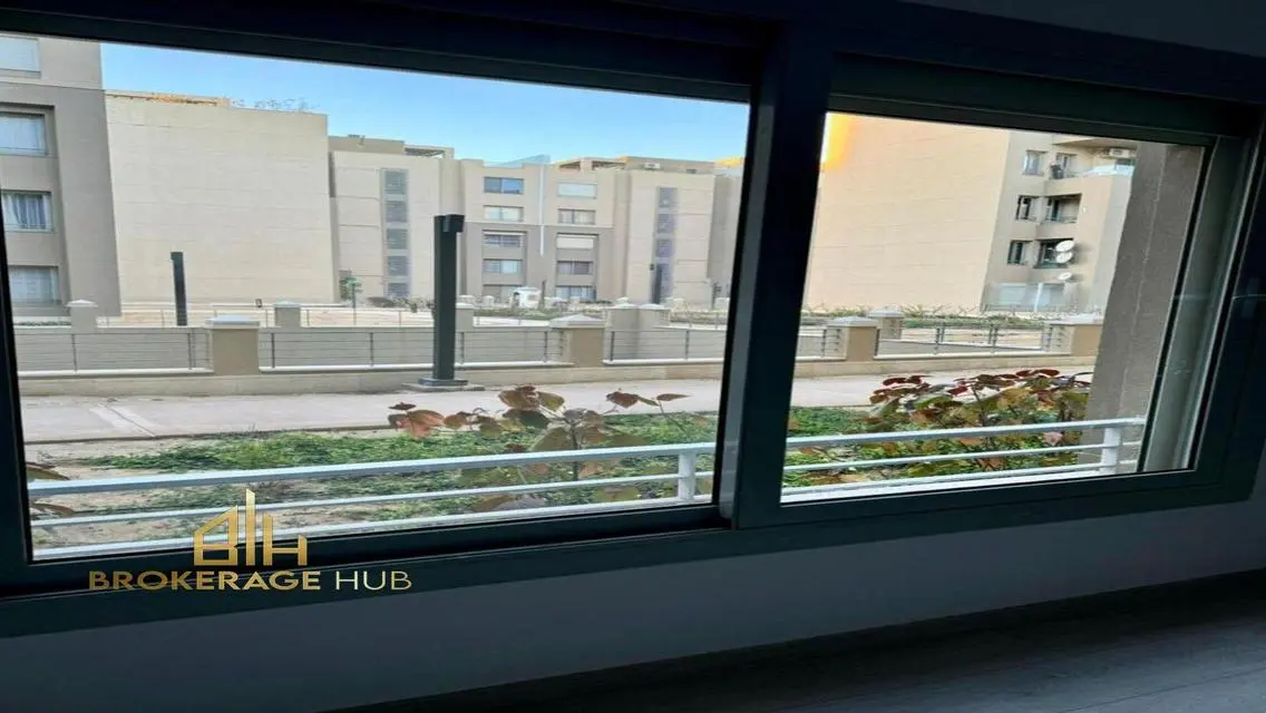 Luxury Apartment with Stunning Lake View