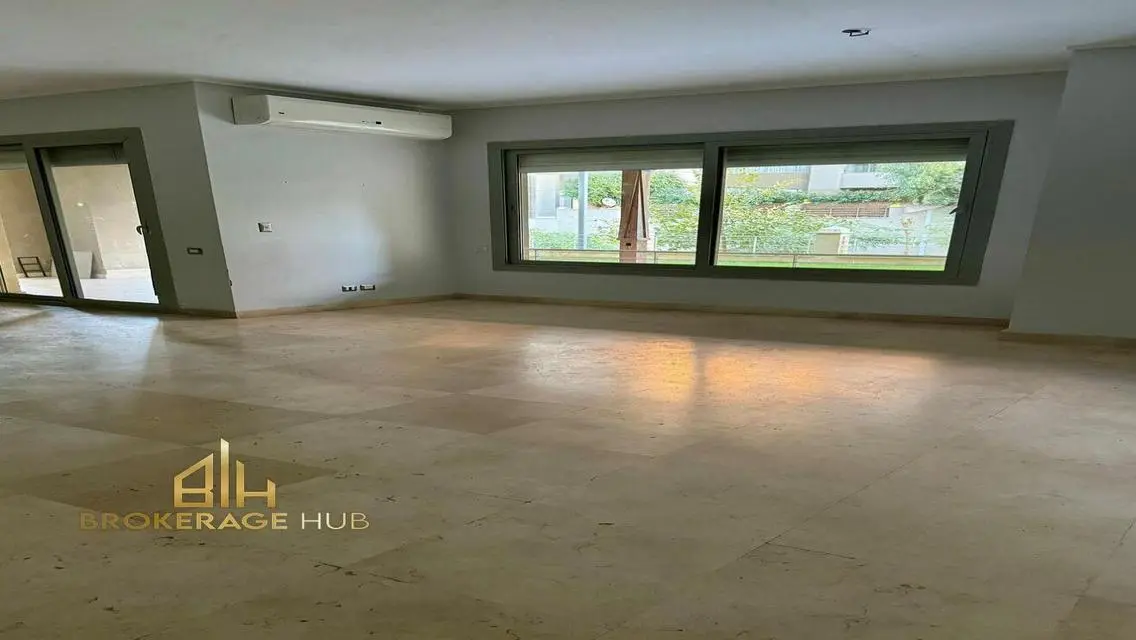 Luxury Apartment with Stunning Lake View