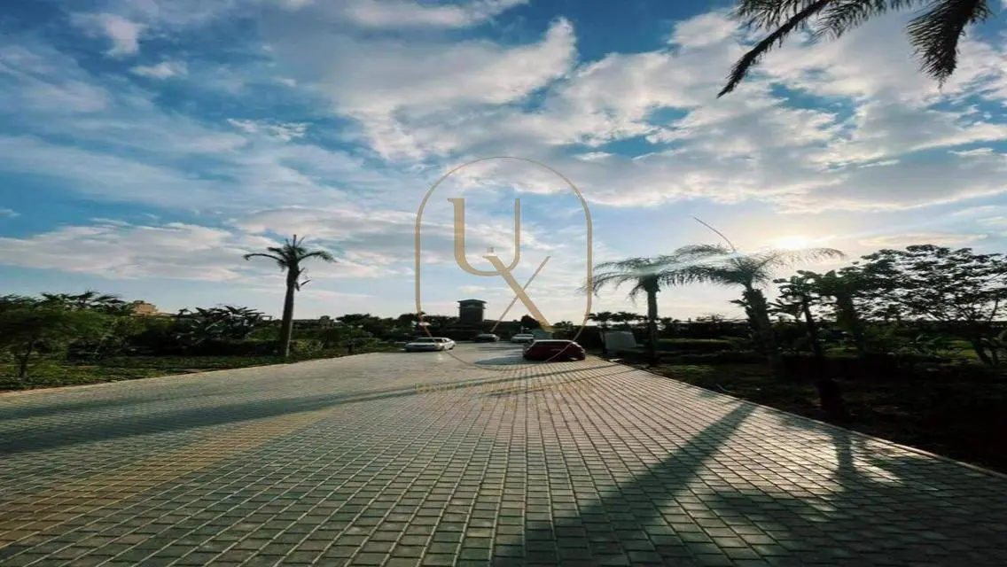 Stunning Villa with Luxurious Features in Prime Location