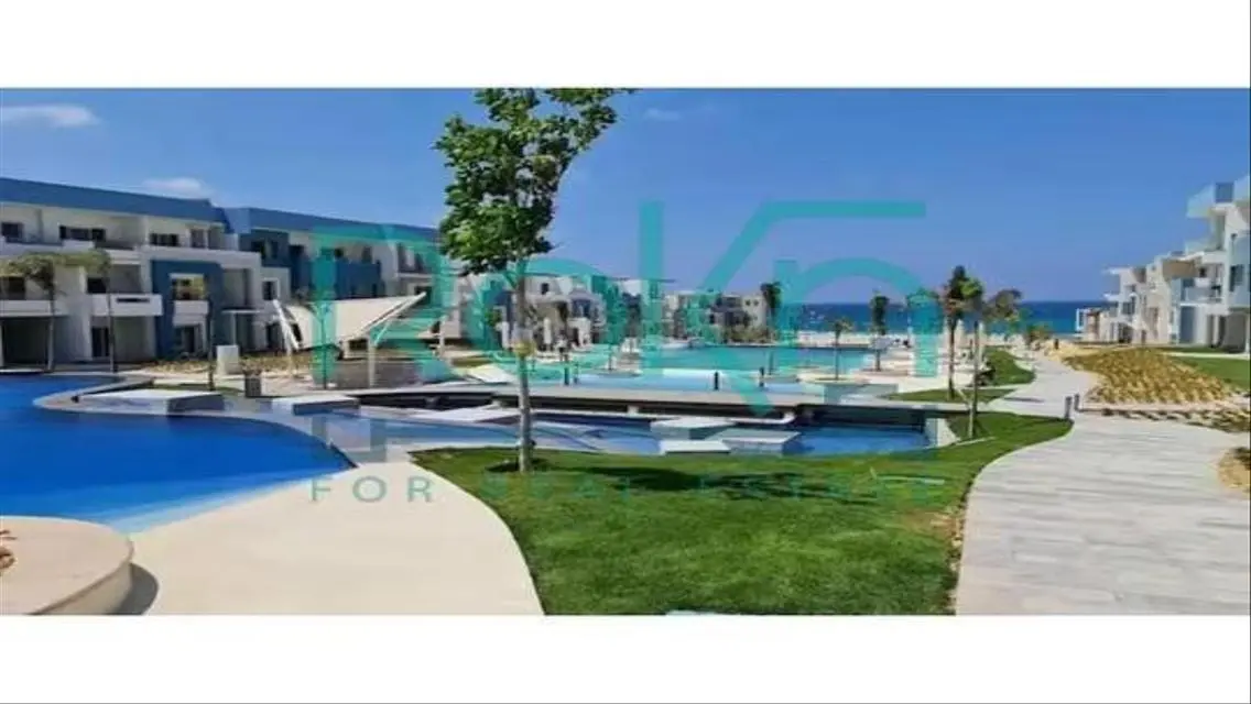 Luxury 2-Bedroom Apartment Overlooking Lakes