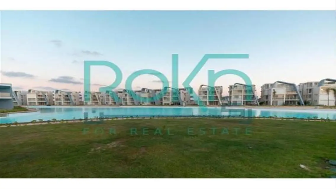 Luxury 2-Bedroom Apartment Overlooking Lakes