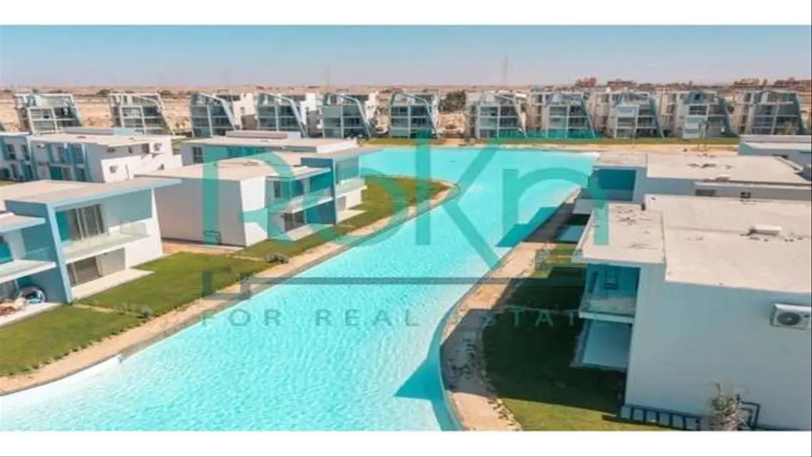 Luxury 2-Bedroom Apartment Overlooking Lakes