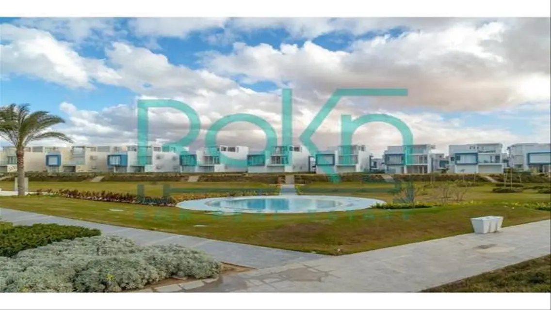 Luxury 2-Bedroom Apartment Overlooking Lakes