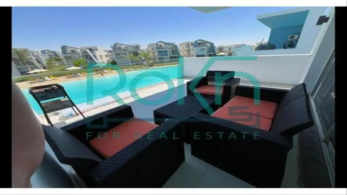 Luxury 2-Bedroom Apartment Overlooking Lakes