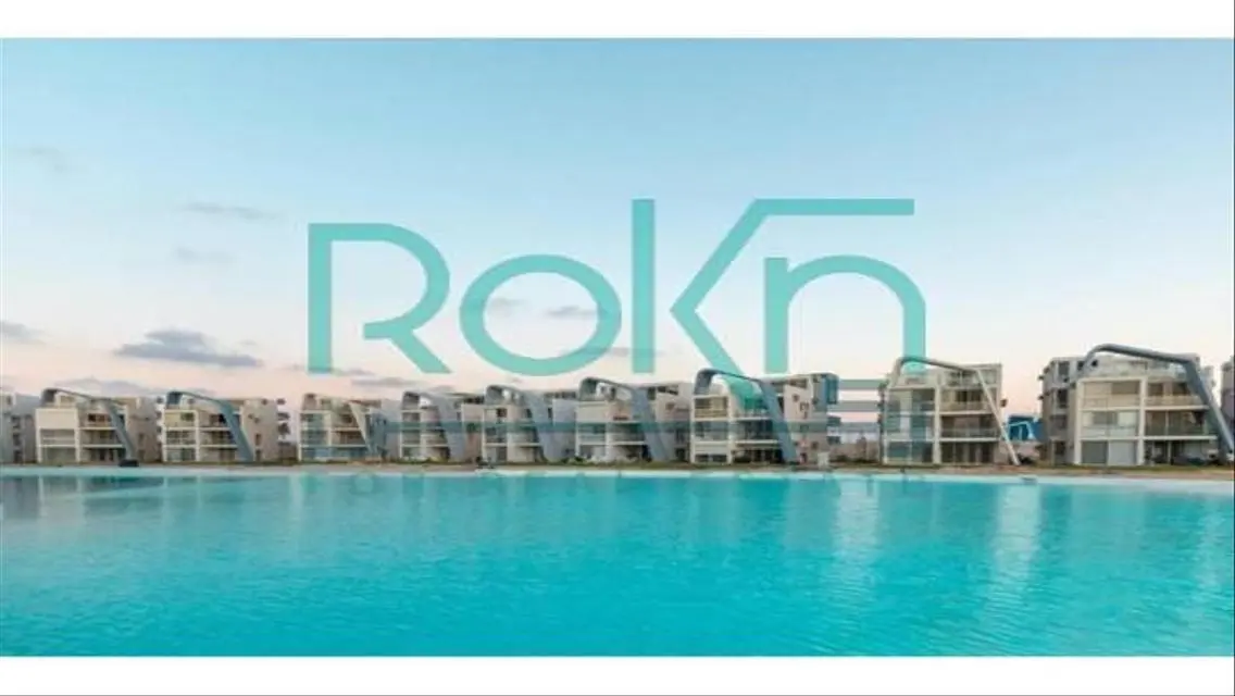 Luxury 2-Bedroom Apartment Overlooking Lakes