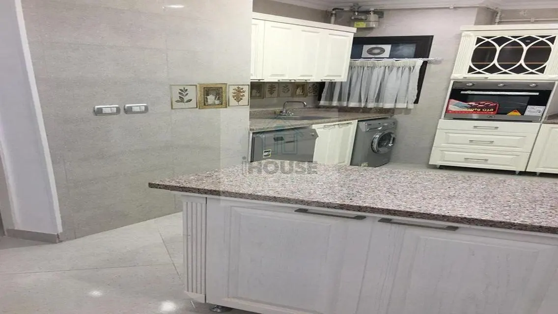 Garden Apartment for Rent in Prime Beverly Hills Location