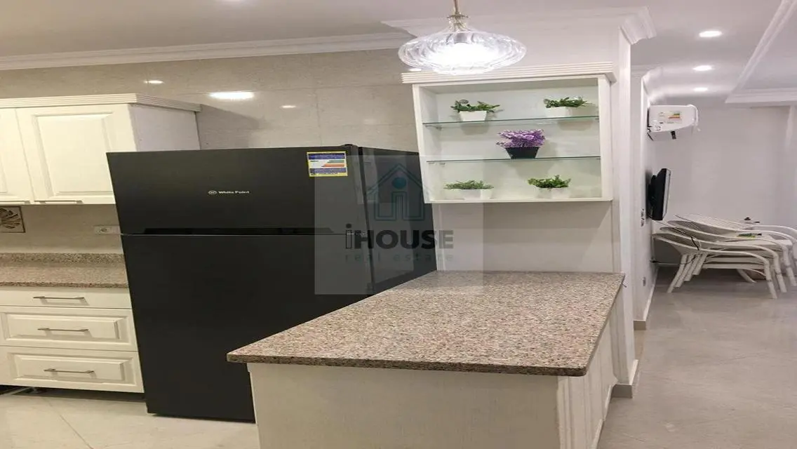 Garden Apartment for Rent in Prime Beverly Hills Location