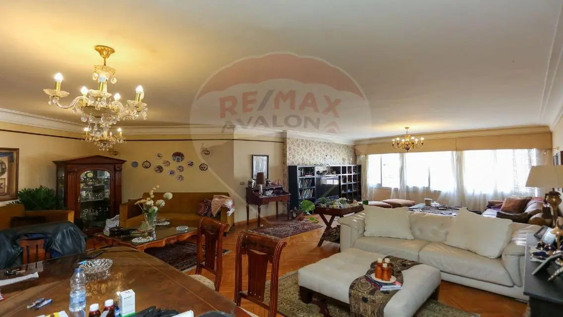 Investment Opportunity: Stunning 240 Square Meter Apartment