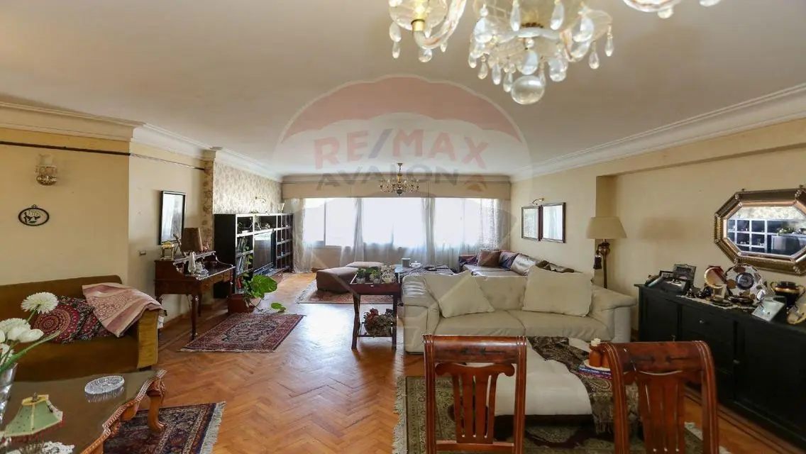 Investment Opportunity: Stunning 240 Square Meter Apartment