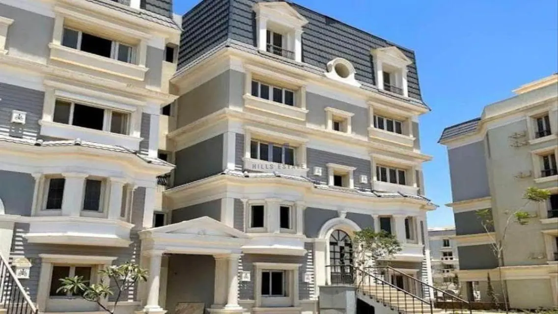 Luxury Villa Overlooking the Lake with Security