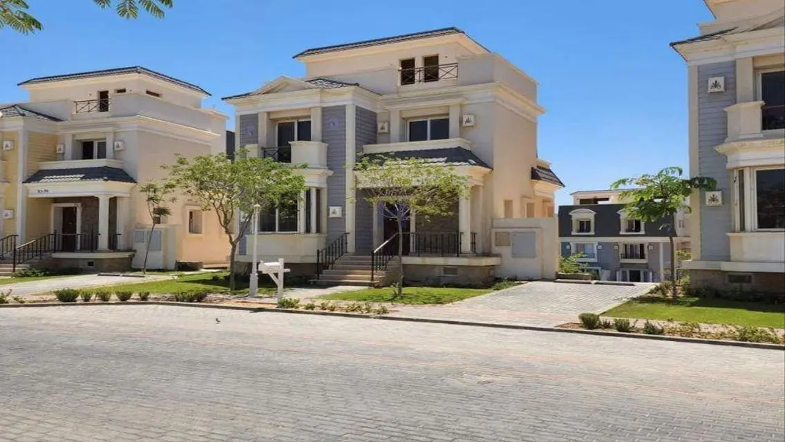 Luxury Villa Overlooking the Lake with Security