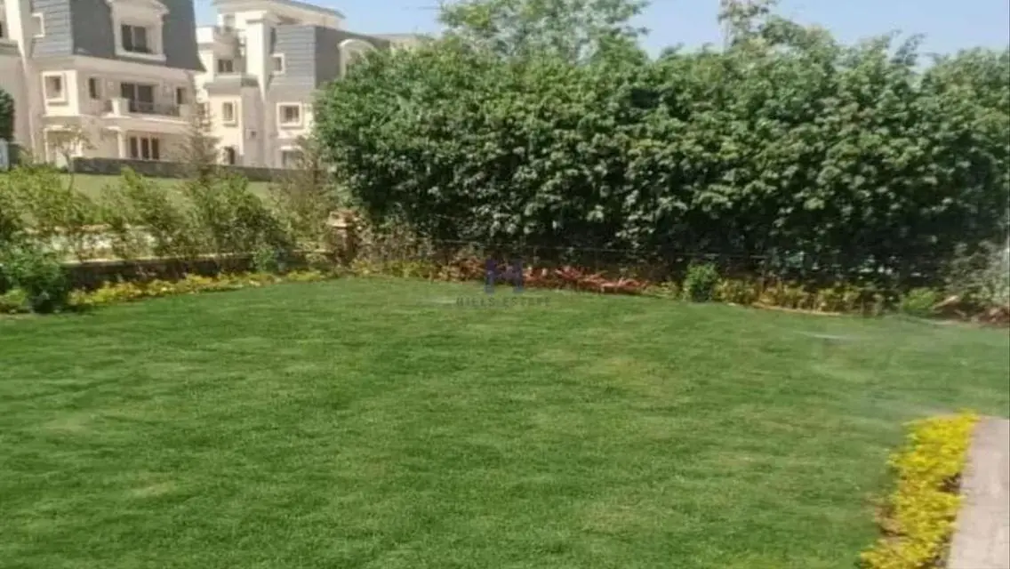 Luxury Villa Overlooking the Lake with Security