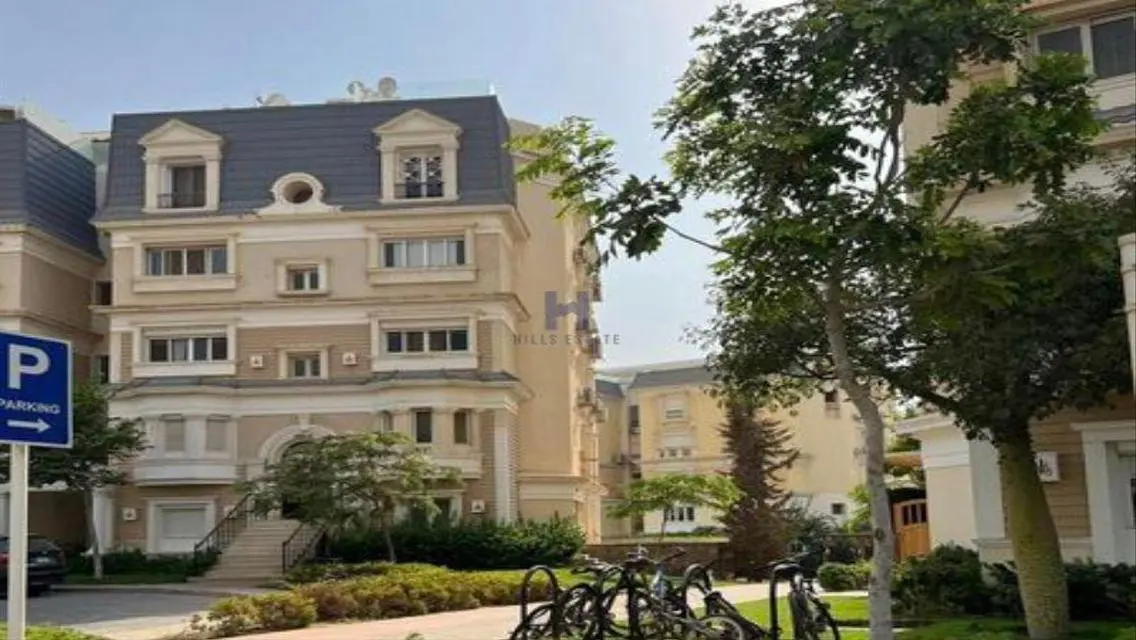 Luxury Villa Overlooking the Lake with Security