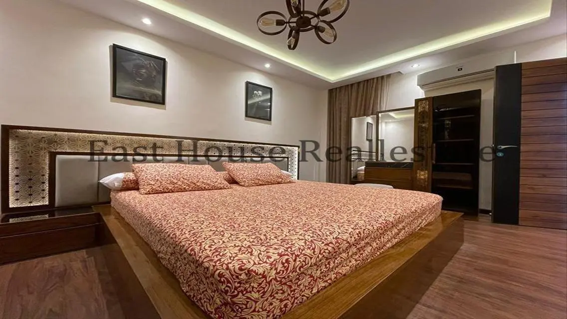 Luxurious Apartment with Spacious Layout in Prime Location