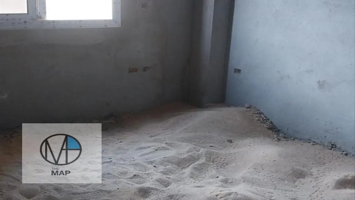 شقة فاخرة للإيجار بمساحة مريحة في موقع استراتيجي