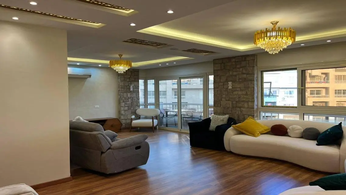 Office in Block 18 at White Mall, 165 sqm