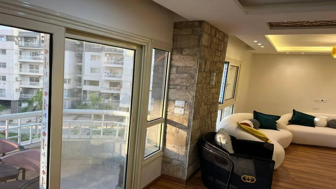 Office in Block 18 at White Mall, 165 sqm