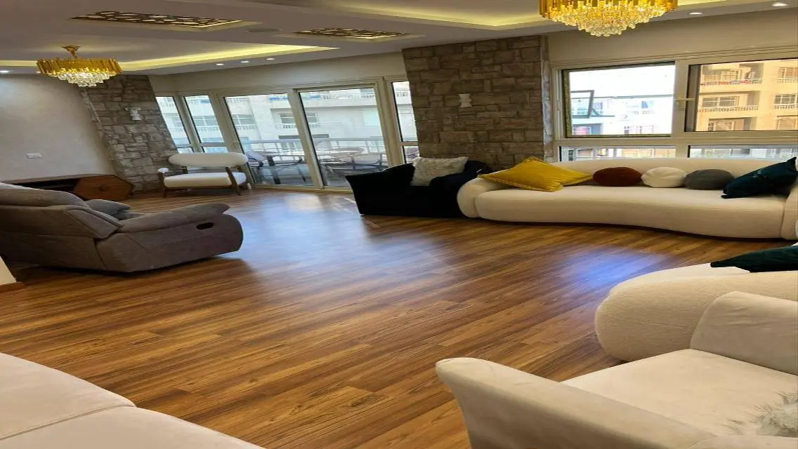 Office in Block 18 at White Mall, 165 sqm