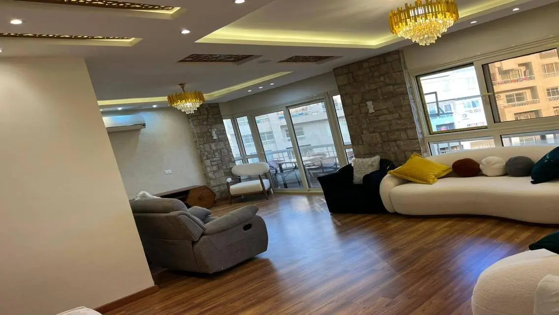 Office in Block 18 at White Mall, 165 sqm