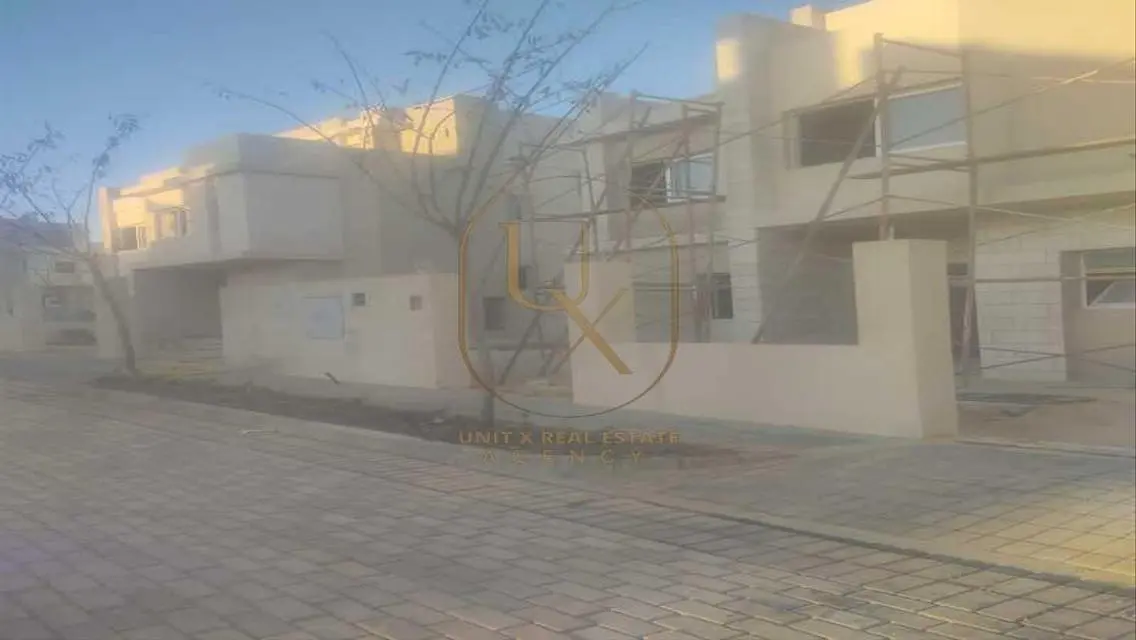 Luxury Villa with Spacious Garden and Pool