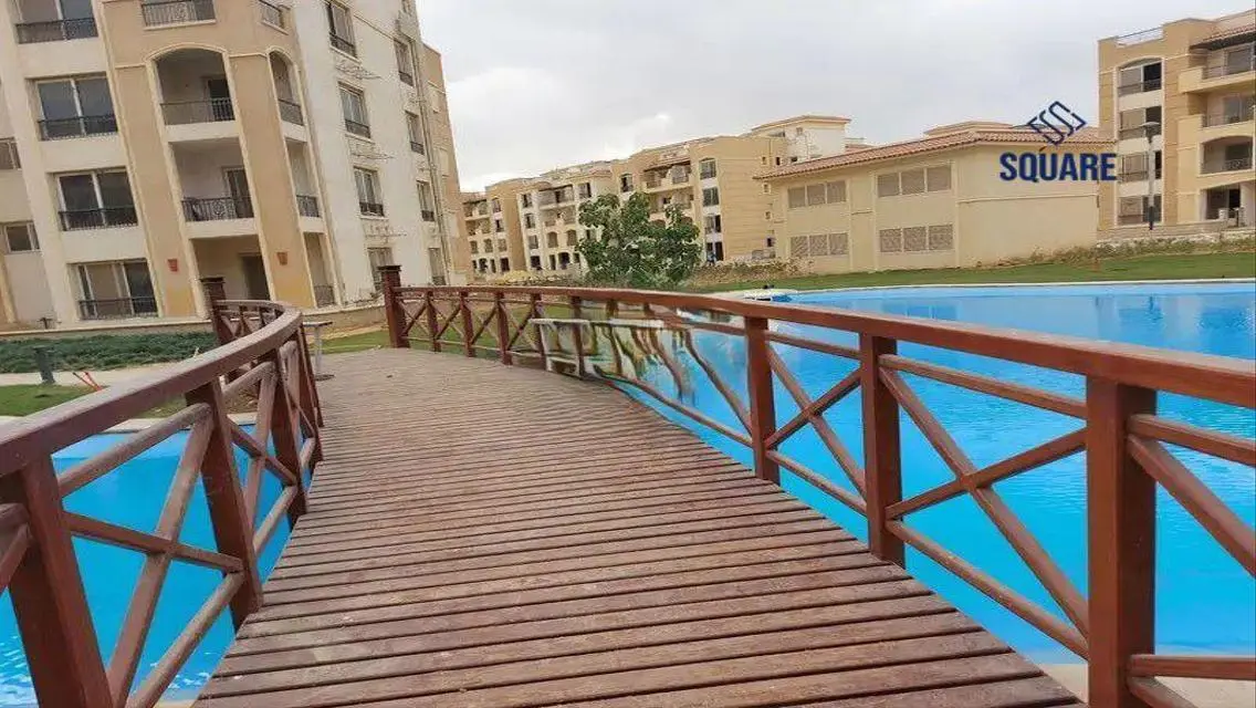 Luxury Apartment with Stunning Lake View