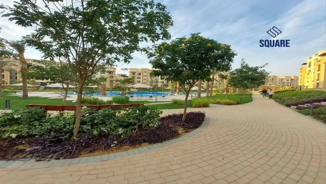 Luxury Apartment with Stunning Lake View