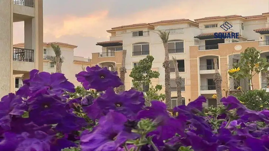 Luxury Apartment with Stunning Lake View