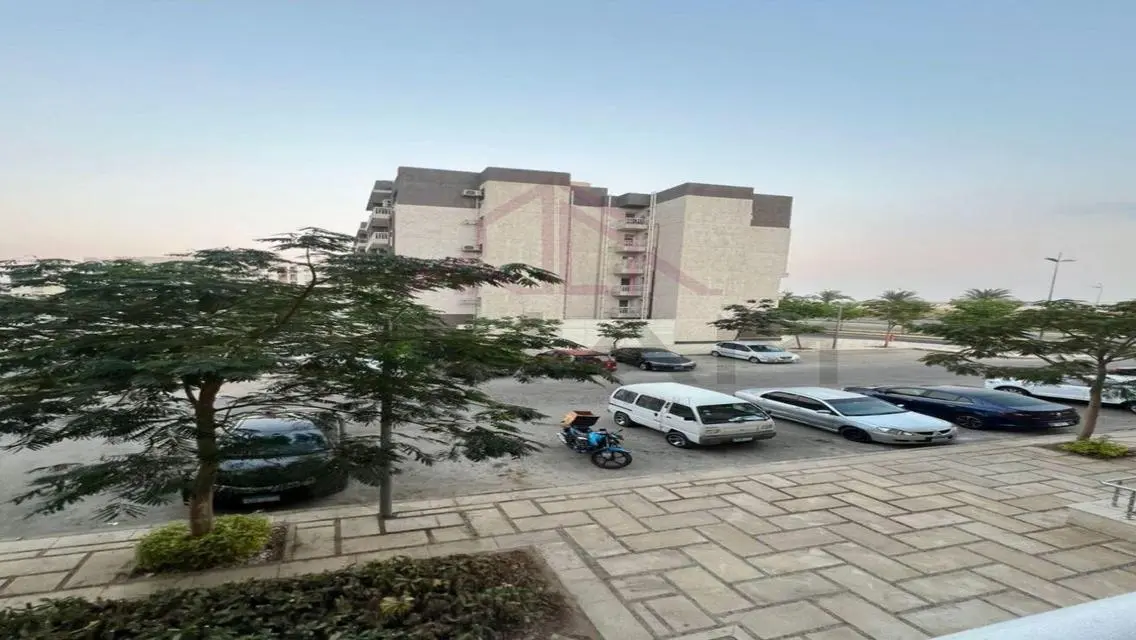 شقة رائعة للبيع مع شرفة في منطقة مميزة