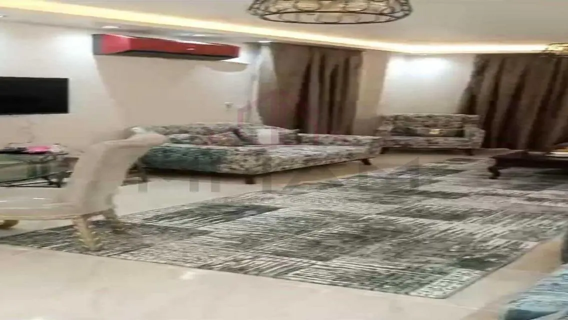 شقة رائعة للبيع مع شرفة في منطقة مميزة