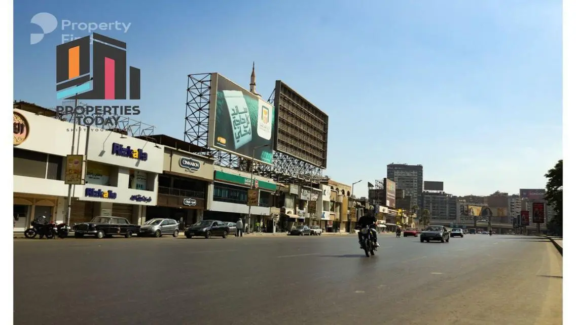 شقة فاخرة بمساحة 210 متر مع موقف مغطى