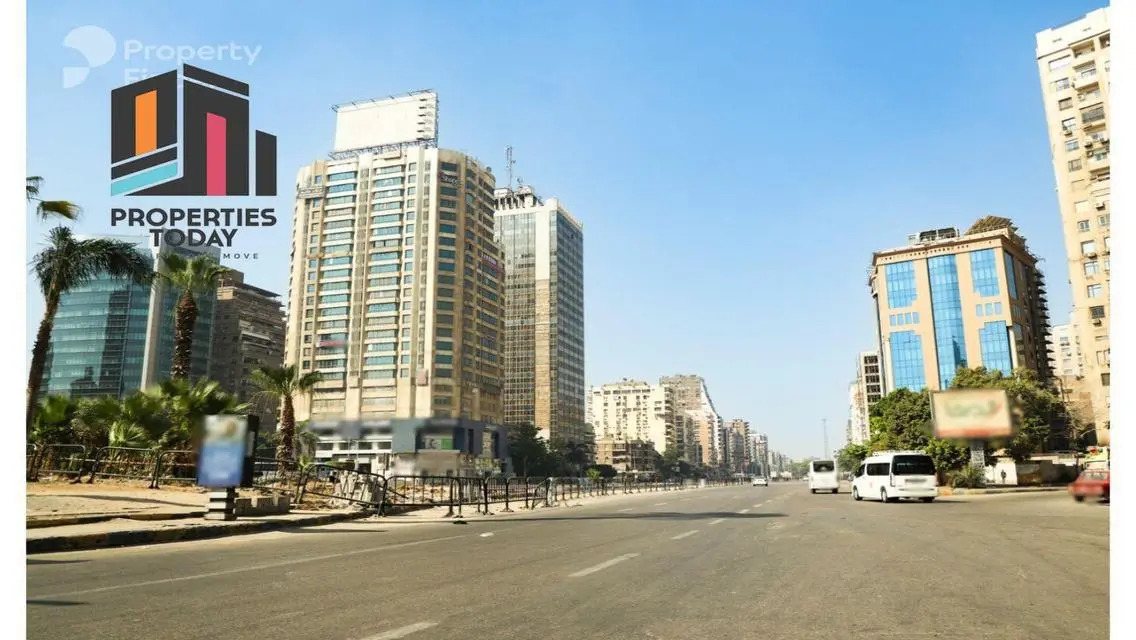 شقة فاخرة بمساحة 210 متر مع موقف مغطى
